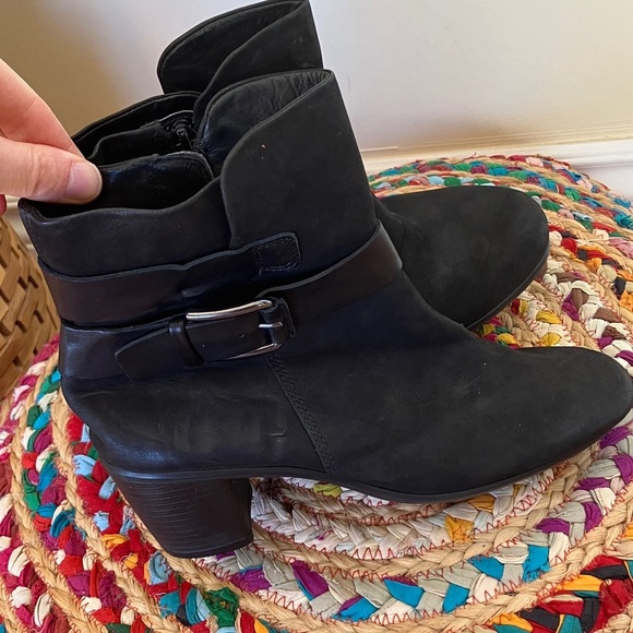 Ecco Leather Black Ankle Boots - Picture 1 of 5